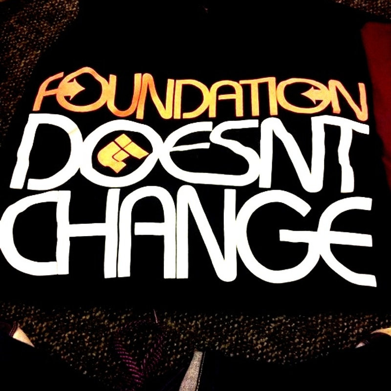 One colour slogan tee
