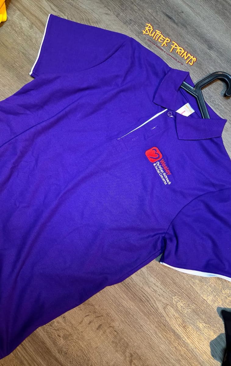 Wesley polos, chest logo