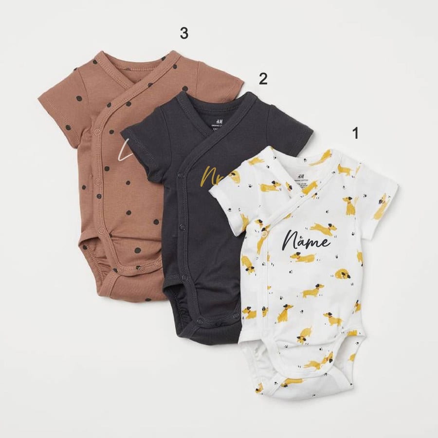 Custom Name on H&amp;M 3-pack wrapover bodysuits -Dark beigepink/Dogs (0-1M, 1. Simple, Gold, Gold, Gold)