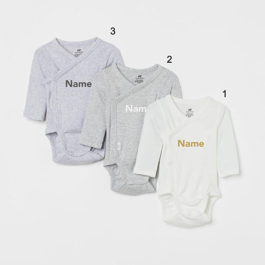 Custom Name on H&amp;M 3-pack long-sleeved bodysuits (0-9mths) - White Grey/Striped (1-2M, 1. Simple, Gold, Gold, Gold)